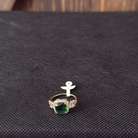 Elegant 14K Gold Plated Green Zirconia Women's Ring - Picture 8 of 10